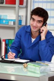 a licensed San Mateo plumber talks to a client over the phone